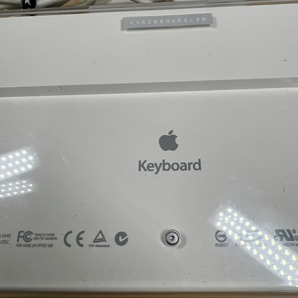 Apple A1048 Wired USB Keyboard Full Size White Clear EMC 1944 Tested